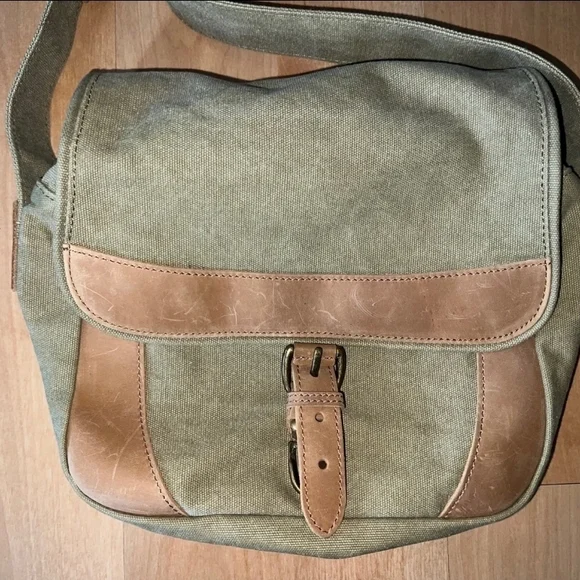 Vintage L.L. Bean Green and Tan Crossbody Messenger Bag, Like New!! - Picture 2 of 6